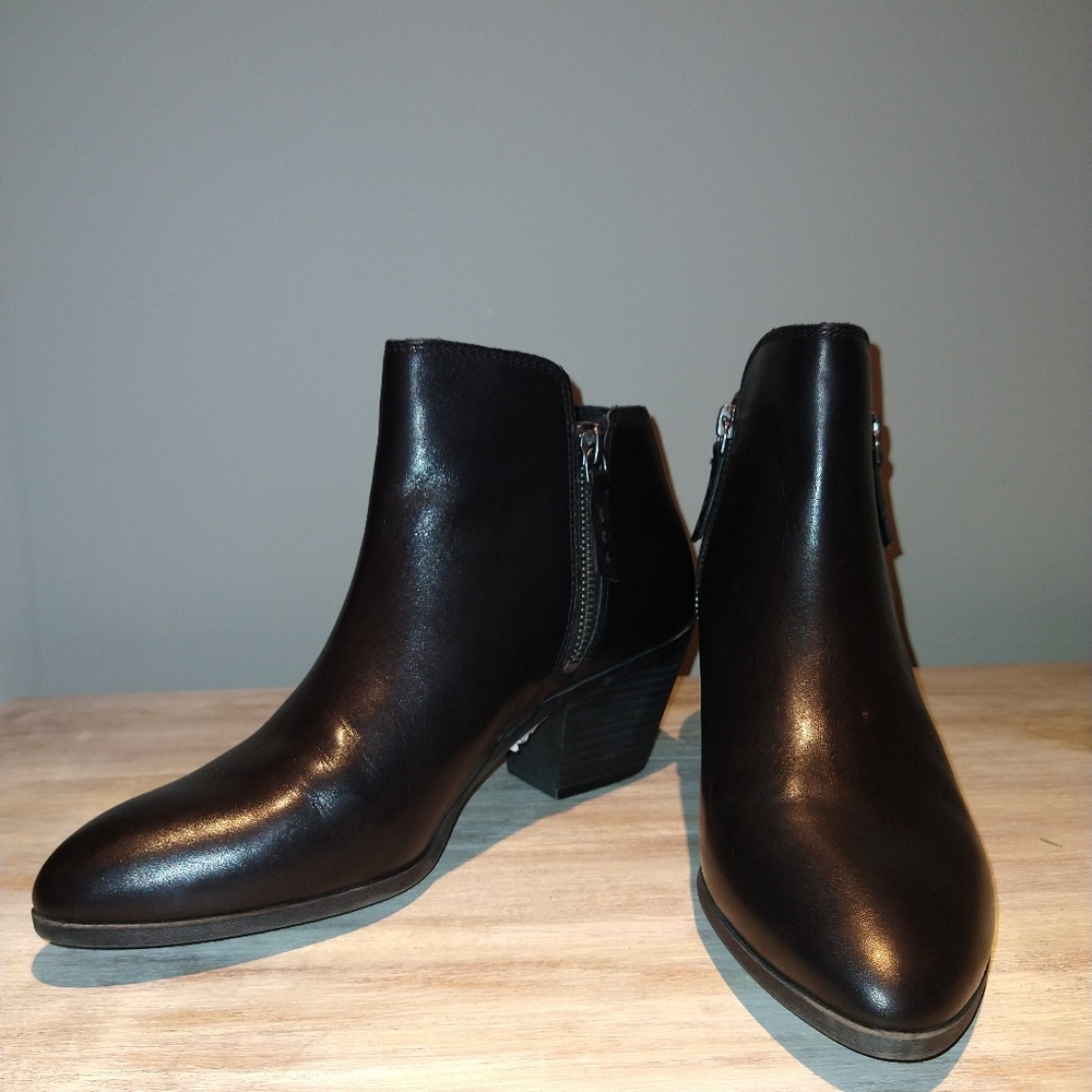 Frye Judith black booties NWT